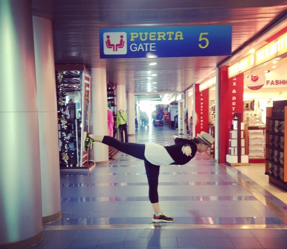 Йога в аэропорту 1